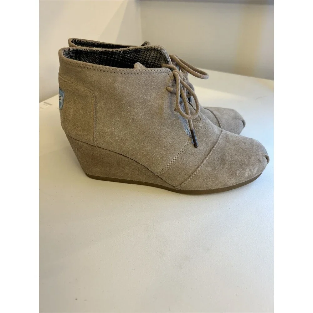 TOMS Taupe Suede Women's Desert Wedged Heel Shoes  Size 7.5 Tan